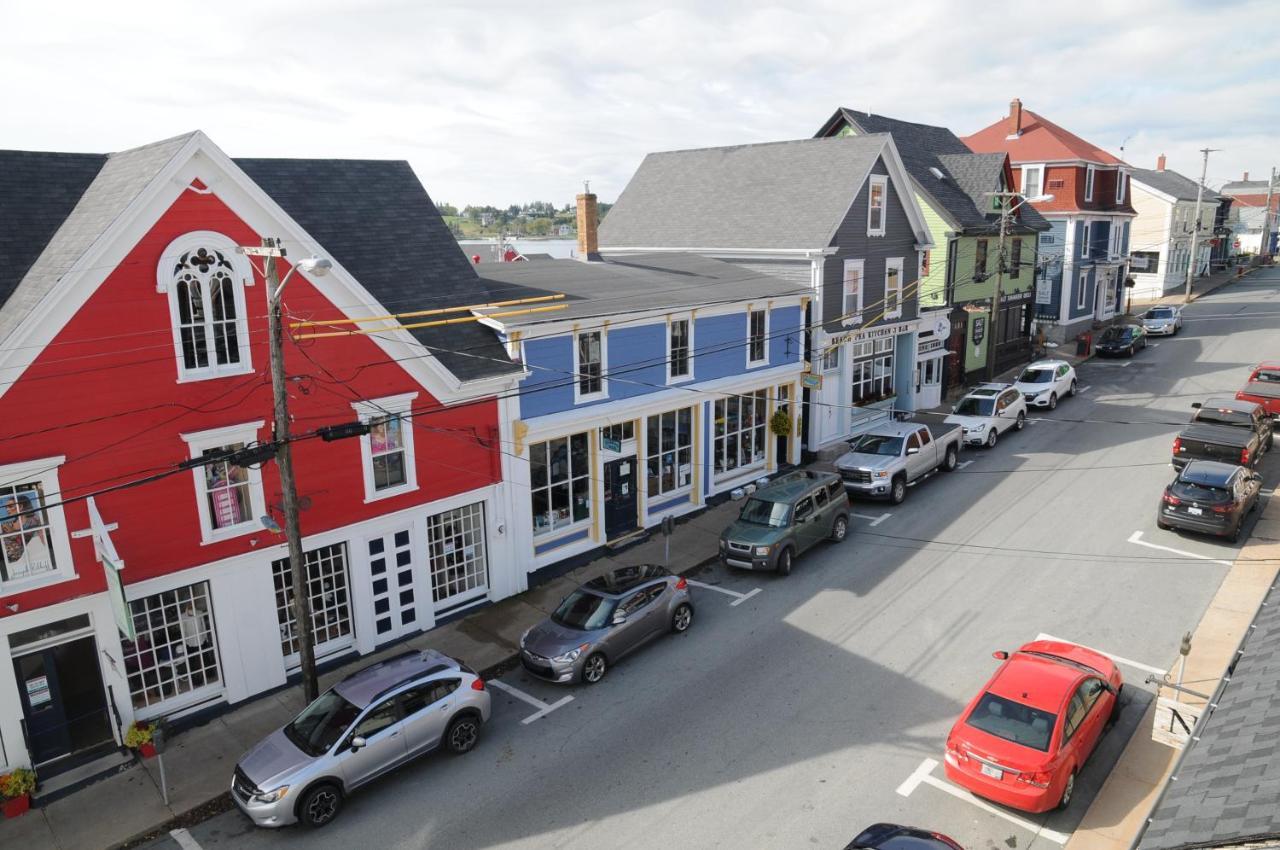 Smugglers Cove Inn Lunenburg Exterior foto