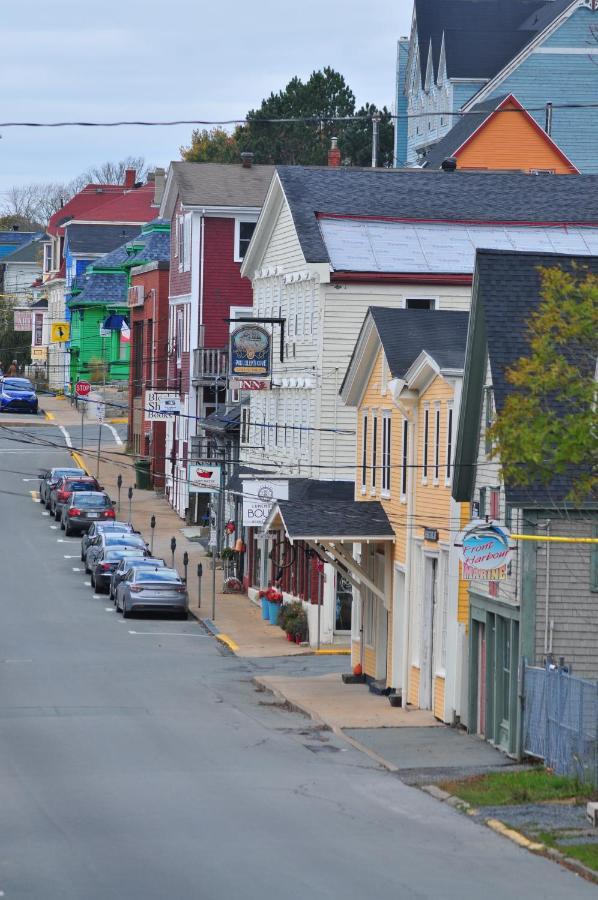 Smugglers Cove Inn Lunenburg Exterior foto